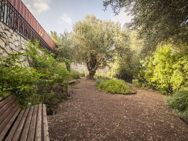 8798324C8B520B986489AB89F896F6D5