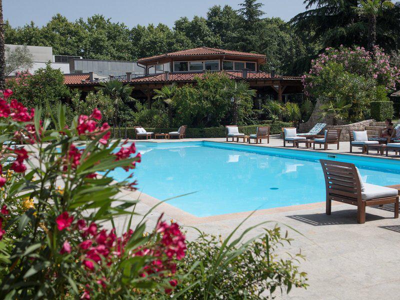 E8CF10F7C4CA661B3D448FEEDC22420C