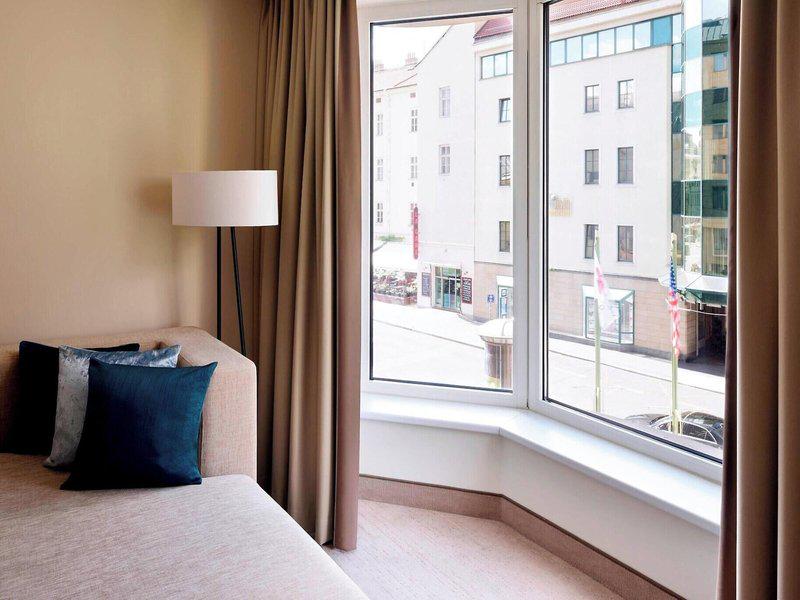 FCC8B82348F79CBB203D7A6C2DE5E794