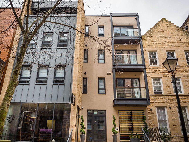 E7C680C9959794B20D9BE936D7164B27