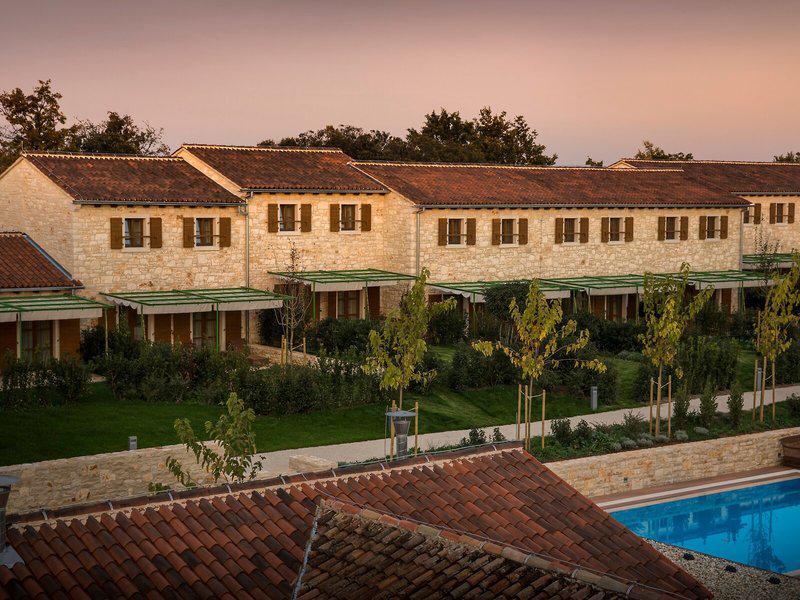 EA92BF438F034CC95BE14AEB83C1BCC5