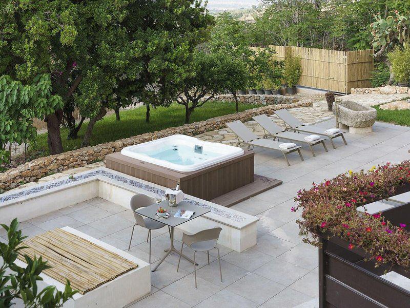 0EF3B207A27E5F42D0DD30E1689CD7E6