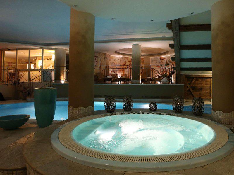 E3B437B75B81FDBB1EDB88A5AAE5B281