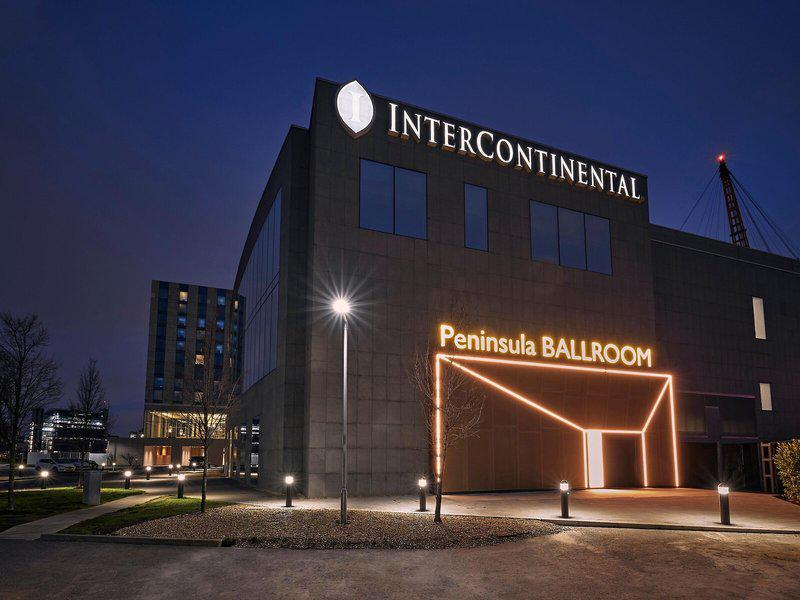 2446898F205FF4487BD28C4A9E000453