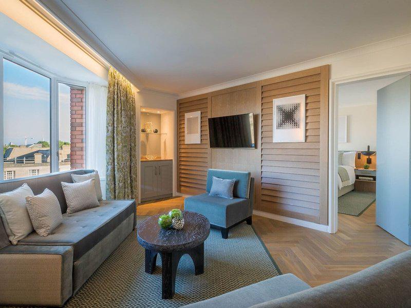 1986A37043B94AD1E4D7B17024CCF661