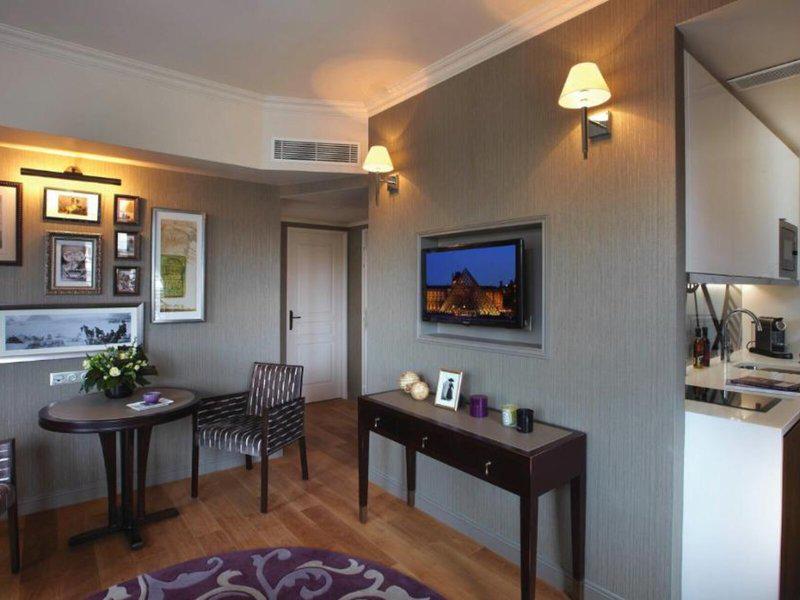 2ADB77E7E9DC83C98F8E7326225893AF