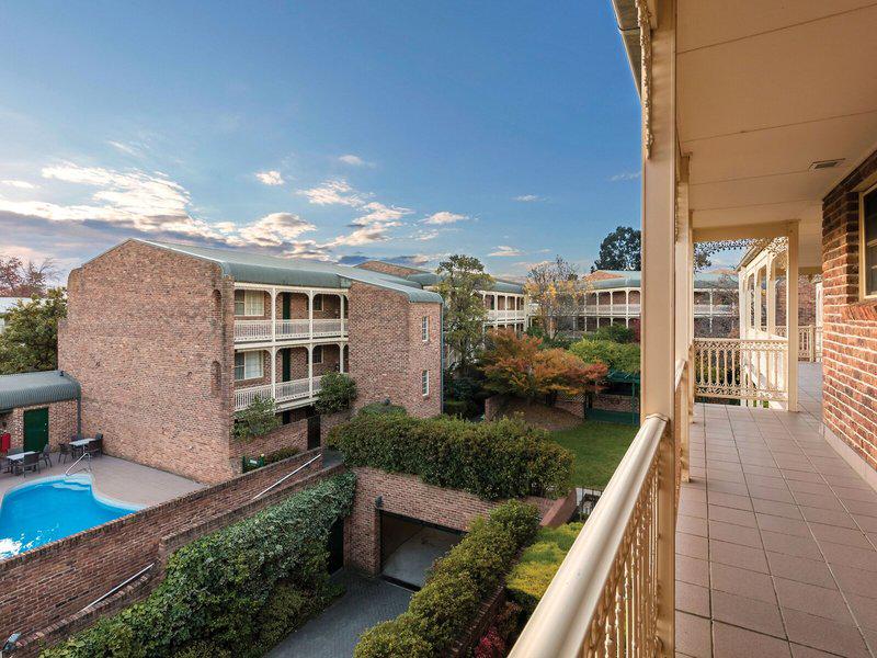 0D2A40BC618F09A6101D3C26D4FB5B03