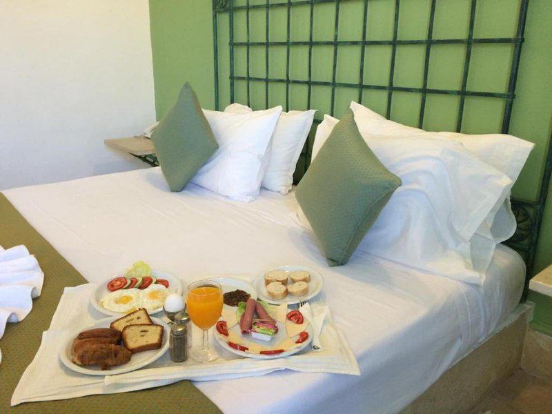 37CD1B12932D2C101209D66ADFE7F262