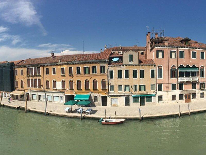 8F97B51D81F1E28B6A57D32585405EC8