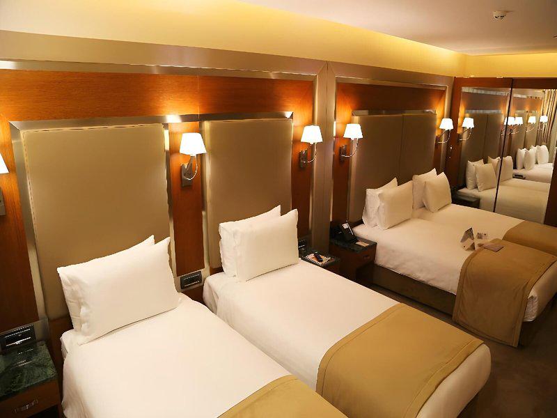 685EB8EFA08D3DC742D72C56BAC0F71A