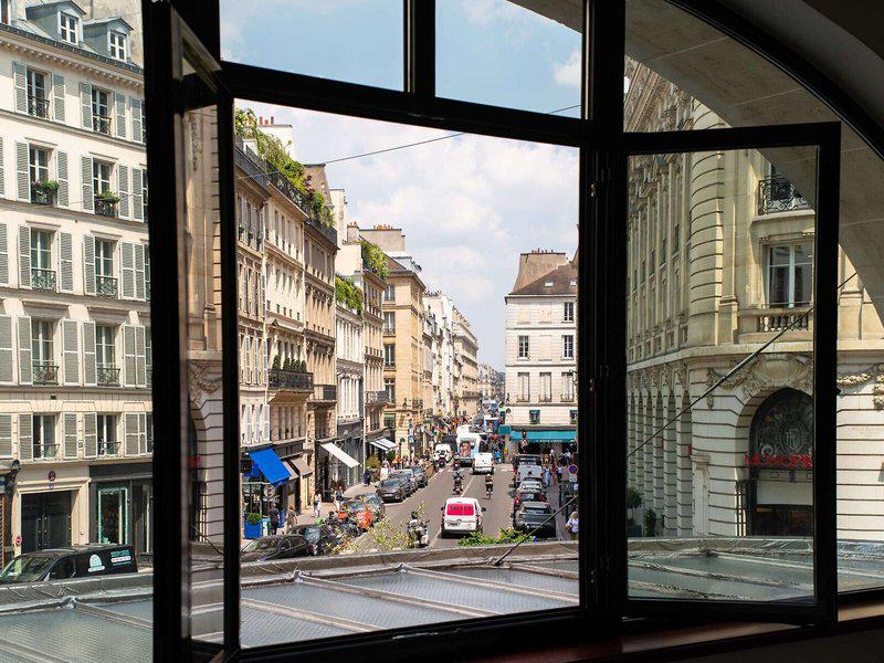 B1498B898A497F8AA4E27580DE382565