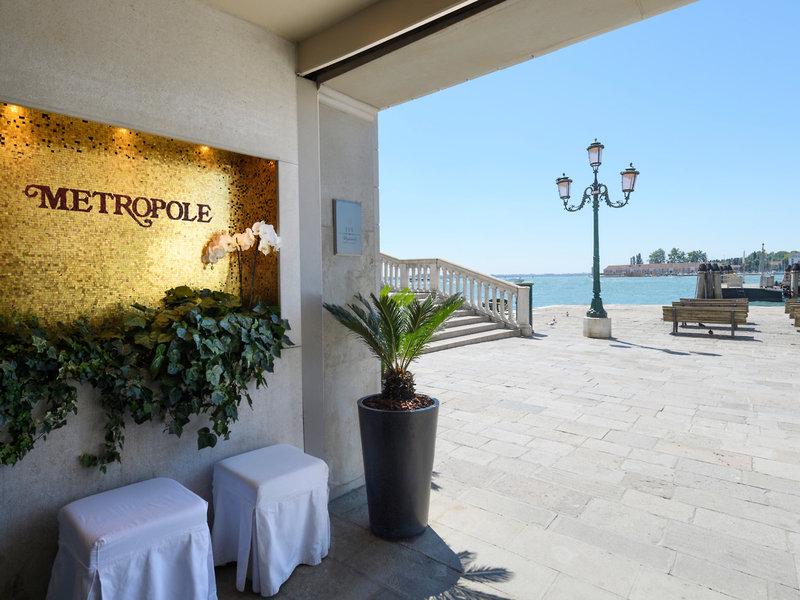 1CF80136945C689A16F3B289A9AE3076