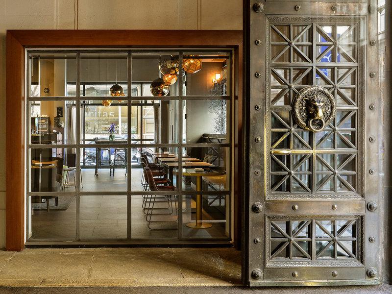 02F5113D7254A7F55A0411317405FDC3