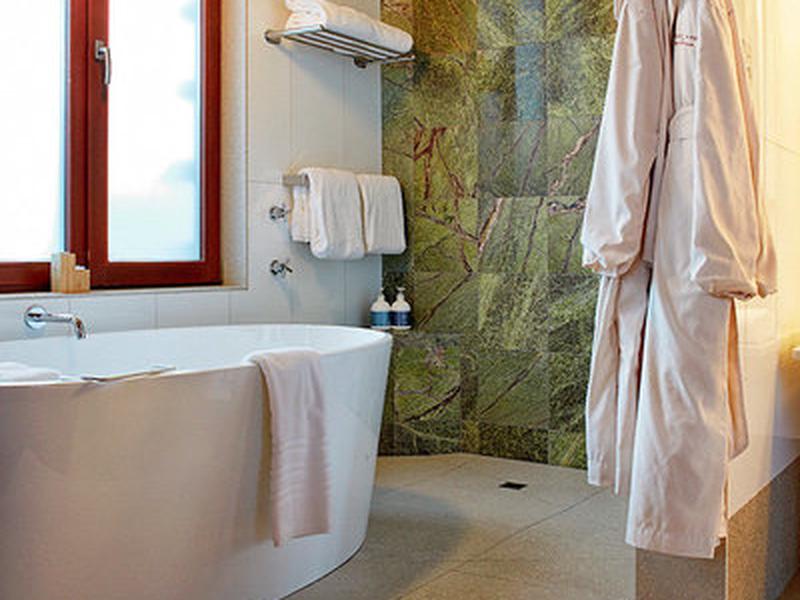 F3E3E5726DFA33B31E8BB69C2506FFBB