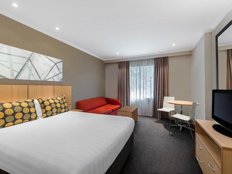 B114DD5375C98845693CE588930C2164