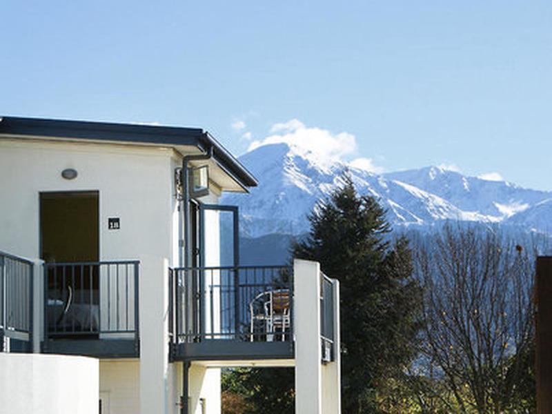 DB8B5B1556752EDBA2D1C2465C7327A9