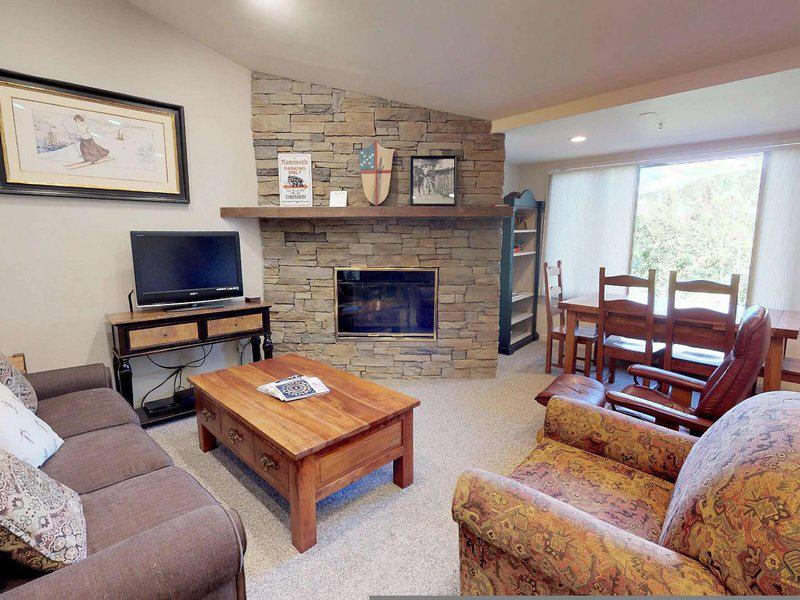 F09EC4B41BFEAD97B7AC8A17FDB3F06D