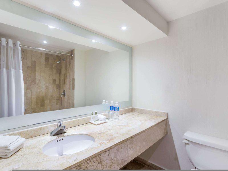 C77BF0B1ED530342F9E7A05AA63ED6E9