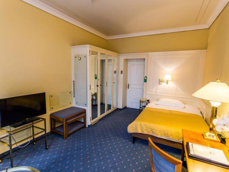 6170CC9306DC4B08FCBD9D927D11E3EB