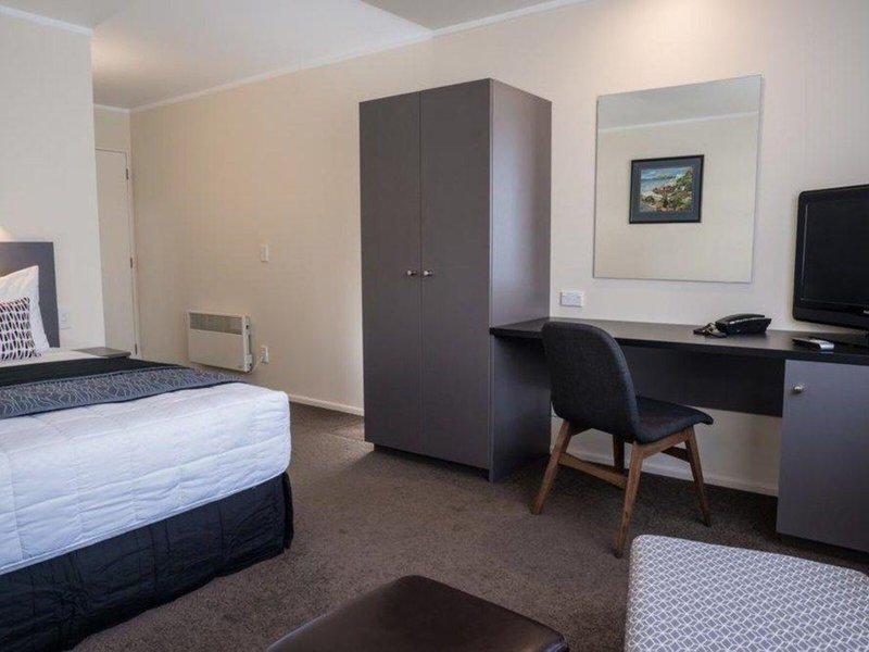 4BC646B42FB418A3B28EDC5CFEF928FE