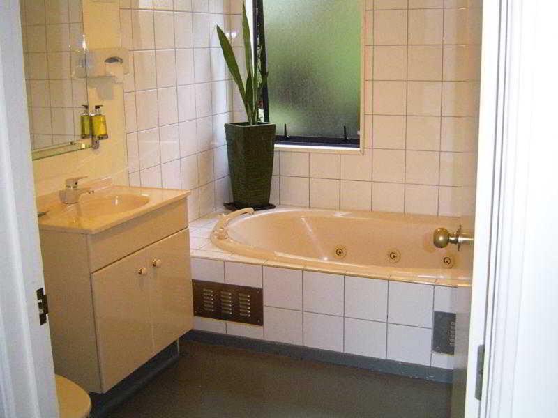 1FB1DA2A14F0950A672E7C2CD7FC5773