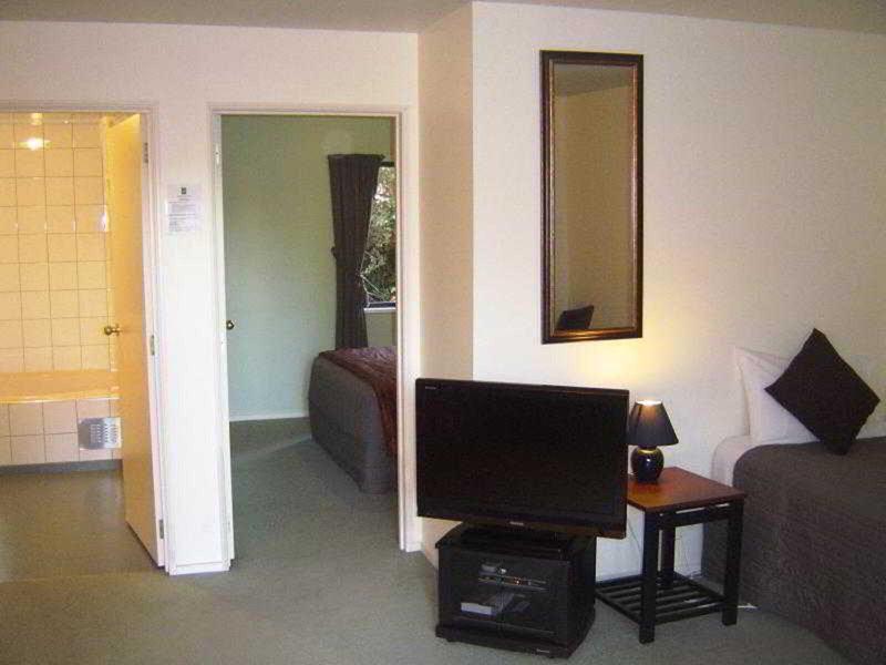 B43321AAEE080718E7B0EFCA1D3AFB5E