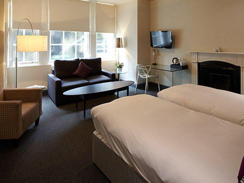 D6CA42E178E548D773750AE28C434CE9