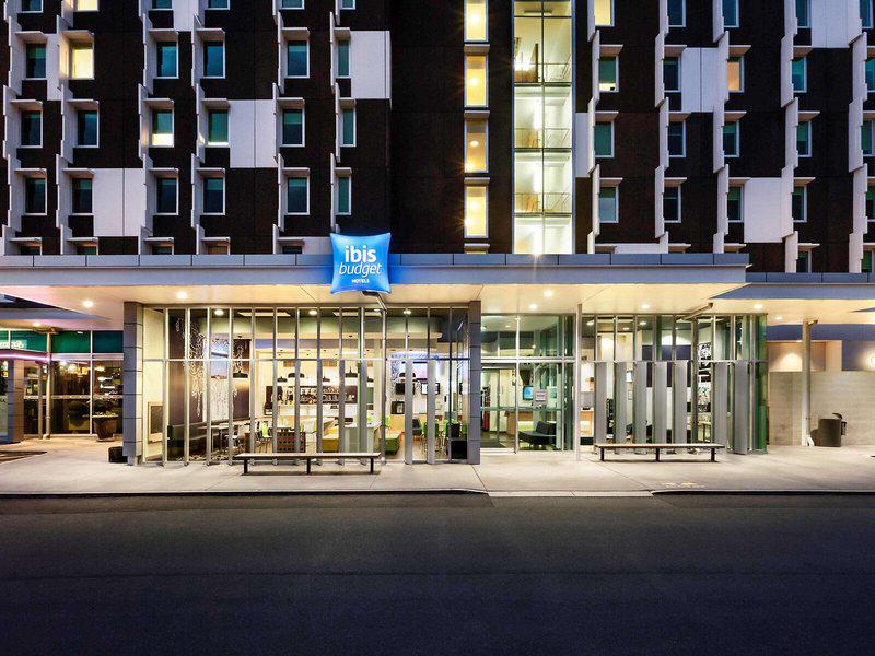 39E0C84E4CBFFC2AED1ACB2F3BAB7475