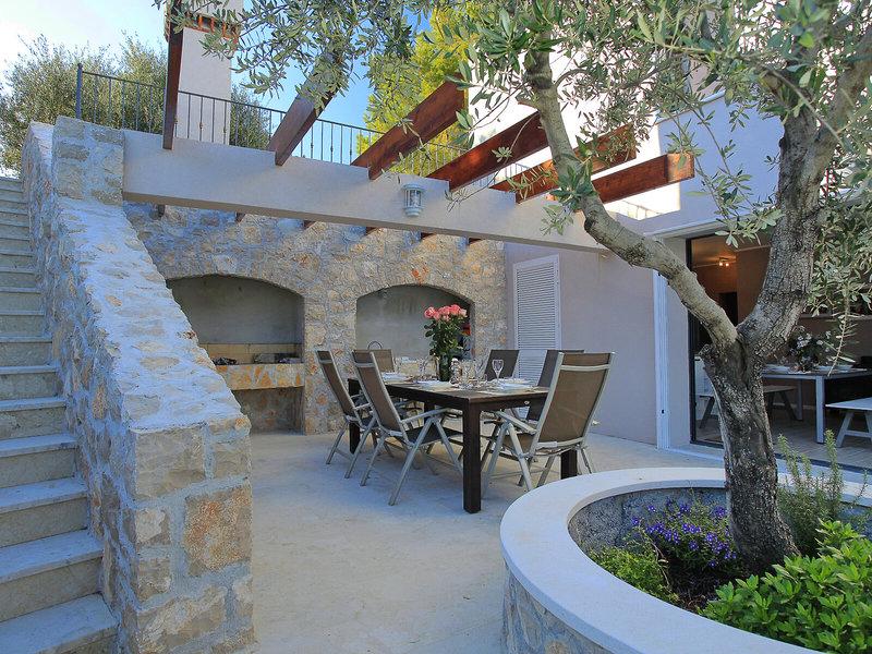 563D1018ED7B40468345F98F4F8C0A7E