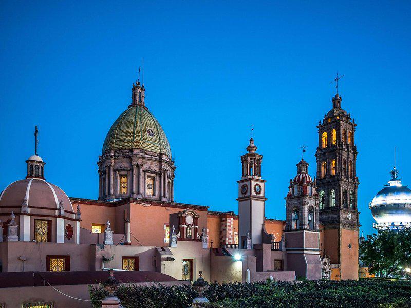 F1843C562855C85D3C0D49B8E5C01957