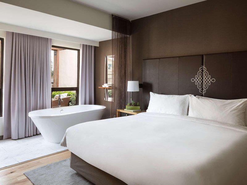 0A8DACDC7BAD536C510AB1D0F150B3F2