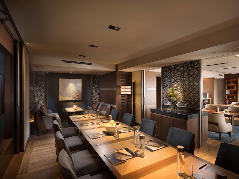 8A382A224A99B00C2E394A9019371558