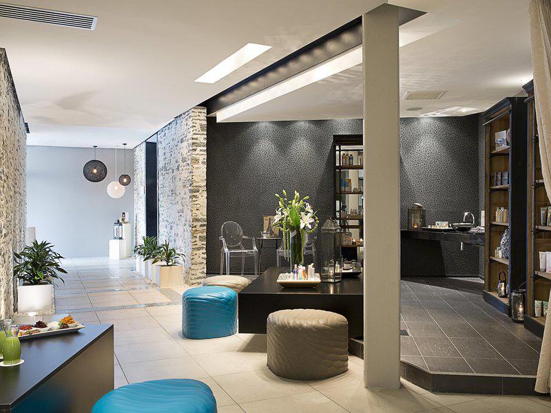 1652A2BD82416394299B605B5E56B99C