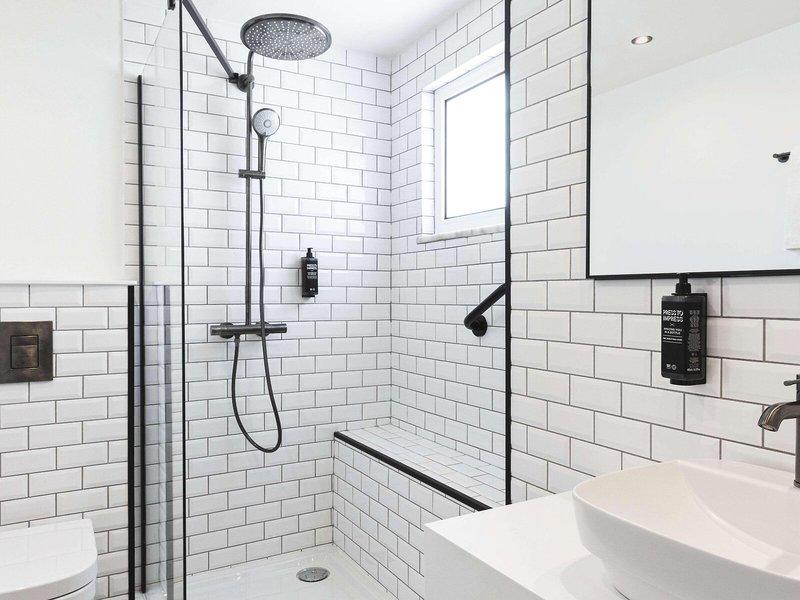 0B1DA25B100CF7ED918E46B7B5D83481