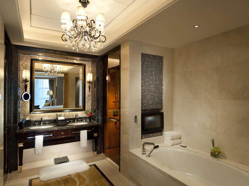 FFEF0AE21494827E261BE909213CE564