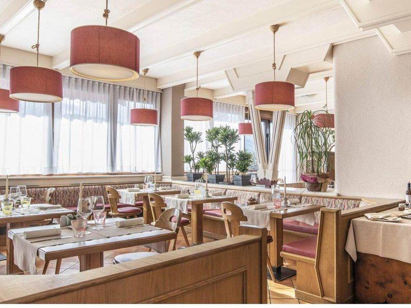 81811FE6EF792548669C51E4EA908F93