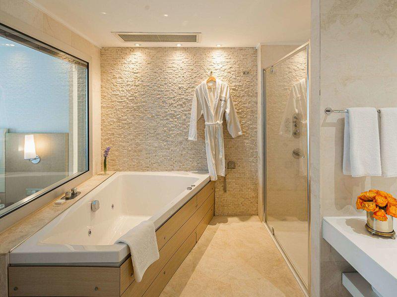 C34009362F831645B4924115FA7AADD4