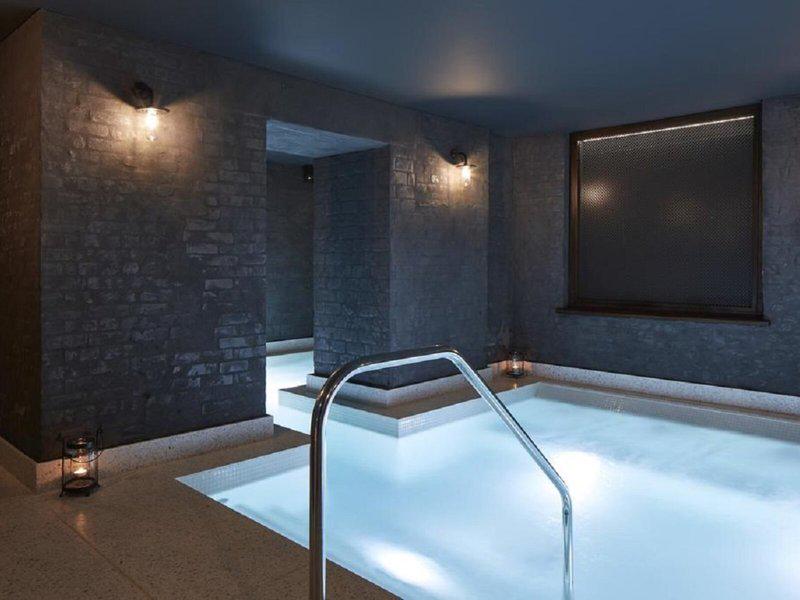 50A7C6BAD8899590B4E8FC9924C94F39