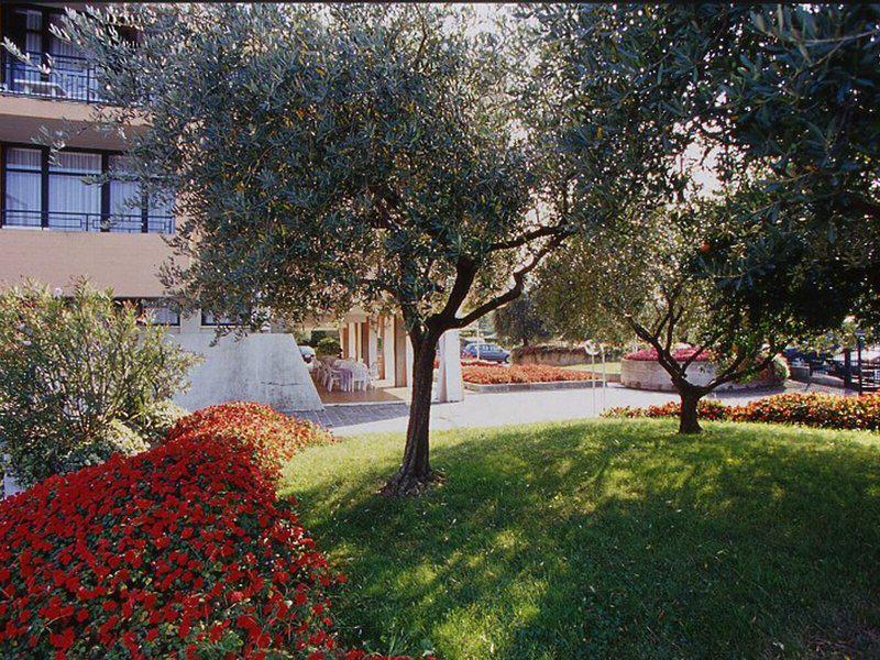 4CB894CFAC7B0F1646FBBF32C375914A