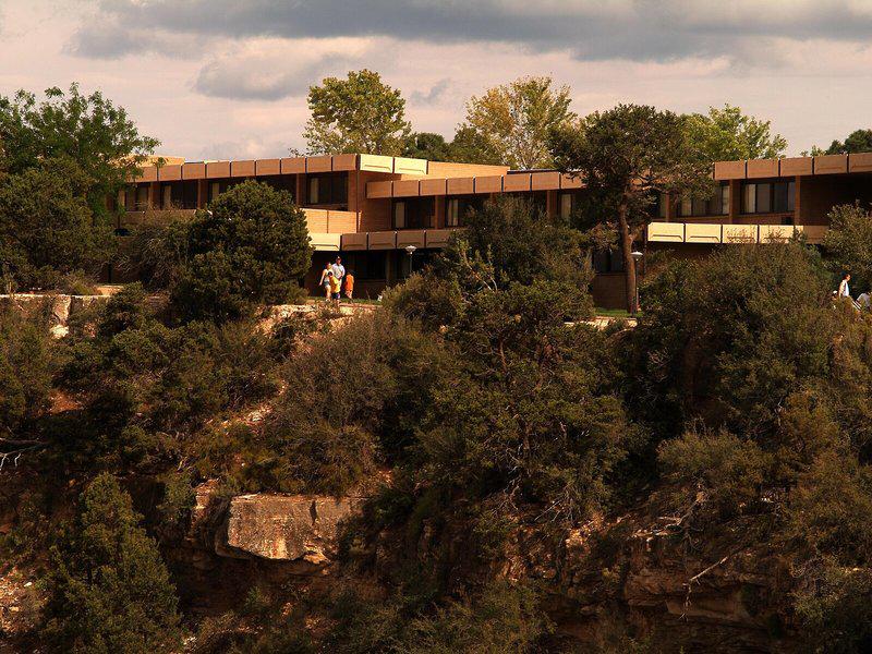 A0741DB3C400F180838A494EF1ACA4DB