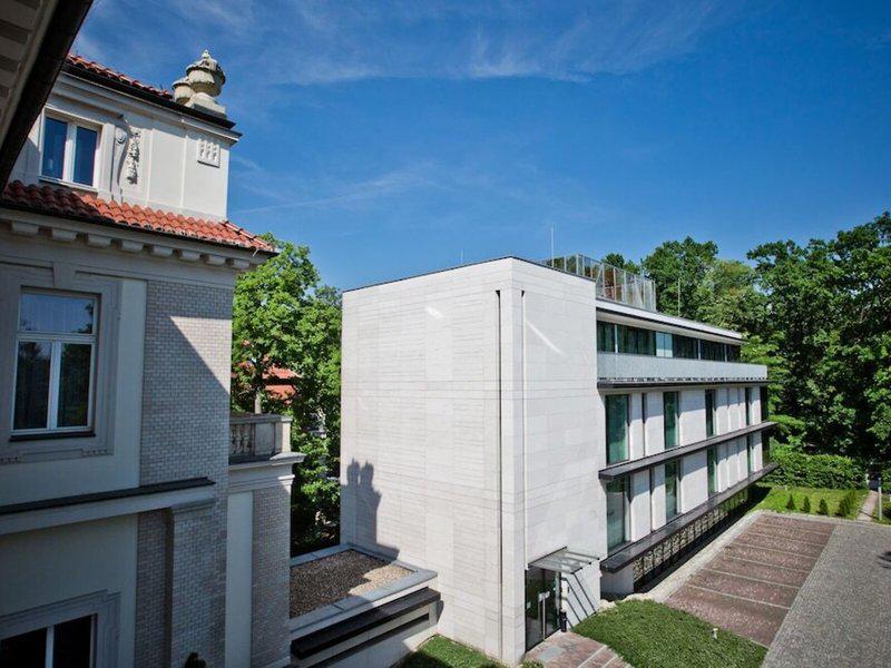 E6E06E8A21E50152EC179D30055B0A18