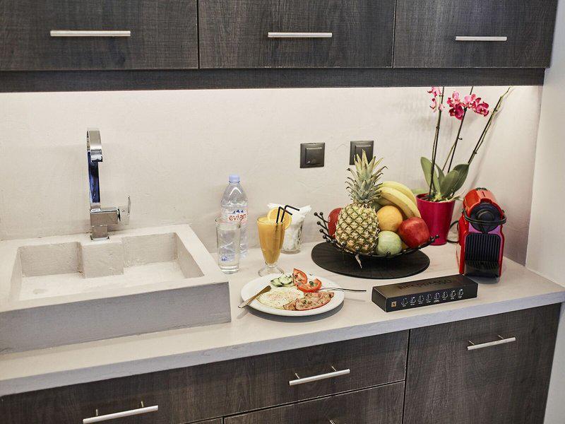 21B09582646434E0358497C2D9CAA86E