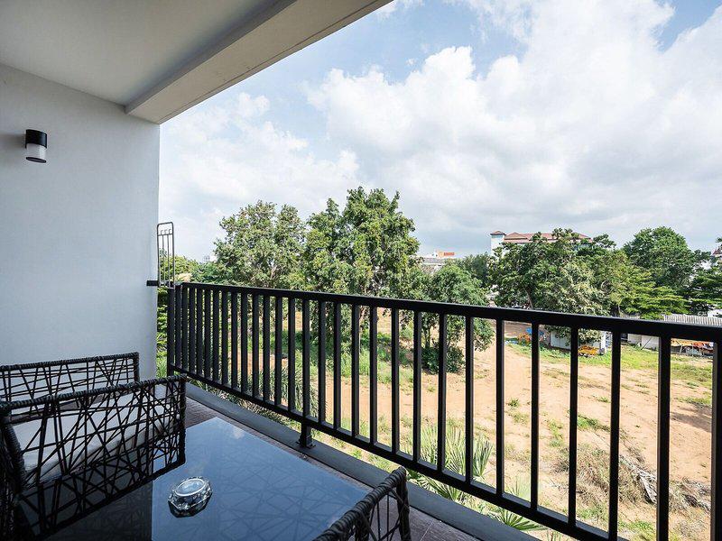 00733046F8BEFBAB19C6E5D99B80F6DC