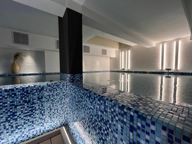 23CC73081682DFB1938D650A0E0DB21E