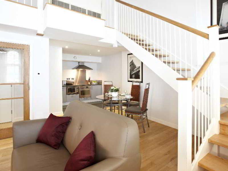 01D0216A9561AD97F70142435C34F944