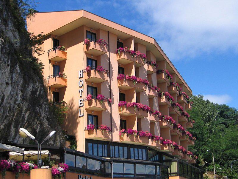 1D27F895DEBA1BFCC320AA27D1C4AE40