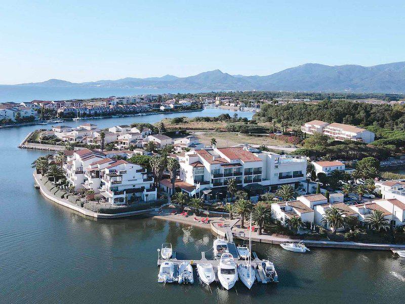 86CB3FB0F553268B7D5E4E9BA4F6E7AD