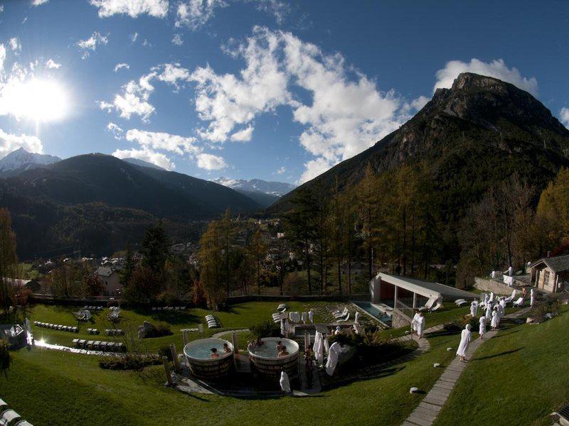 43877DE16024163ECE4D0EADEF7AA9E5