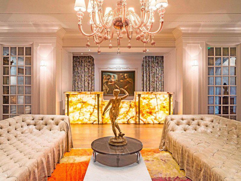 B81AF5F7D06438549F9ED3F56C0F53D2