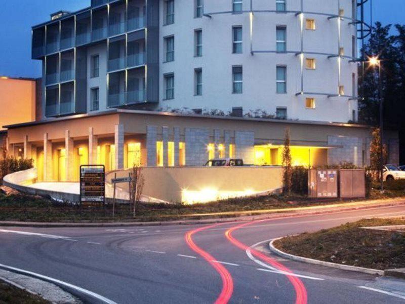 B98064C980178CFE278F26F588E3D9FF